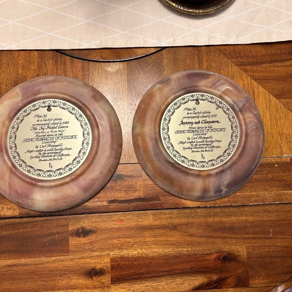 ✨ Vintage Decorative Plates with Intricate Designs - Picture 3 of 3